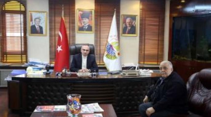 Nailiye Mahallesi Sakininden Başkan Yılmazer&rsquo;e Teşekk&uuml;r Ziyareti