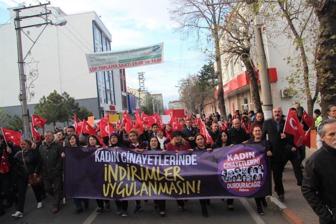 Ayşe&rsquo;nin &Ouml;l&uuml;m&uuml; Kadınları Sokağa D&ouml;kt&uuml;