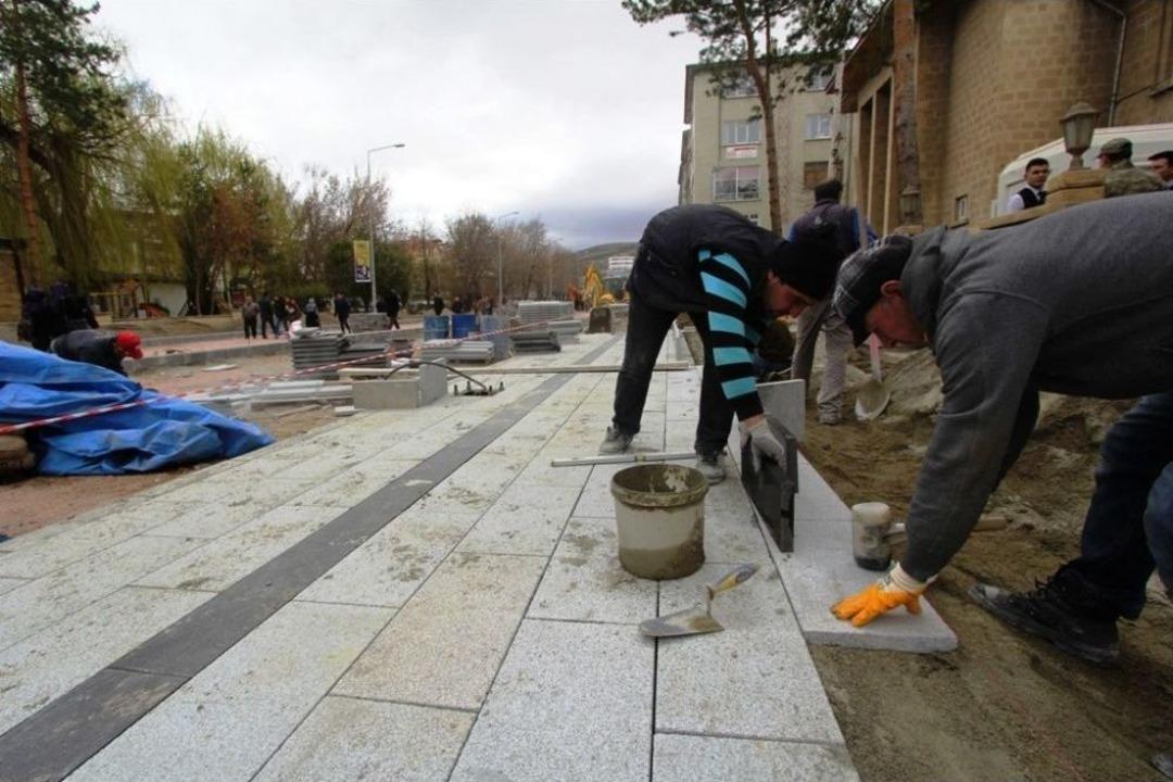 Cumhuriyet Caddesi Şekilleniyor