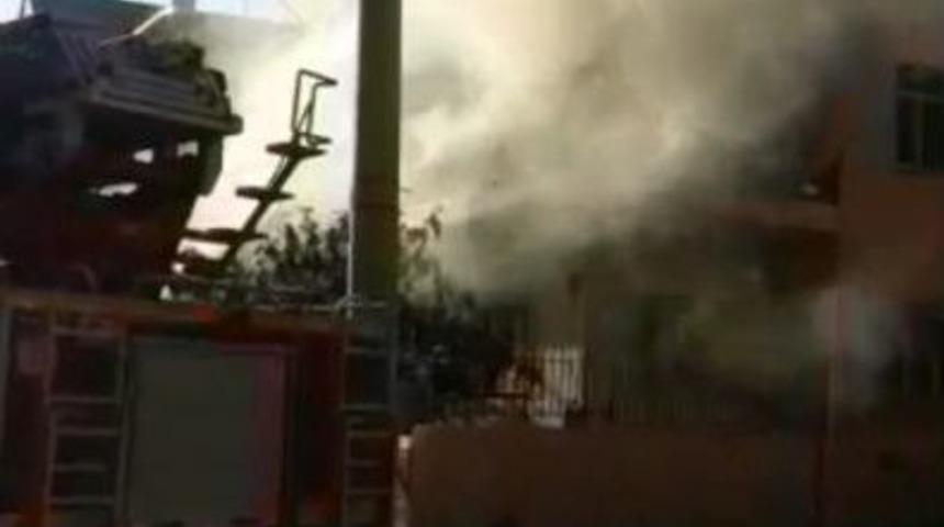 Hatay&rsquo;da Yurdun Ek Binasındaki Yangın Korkuttu