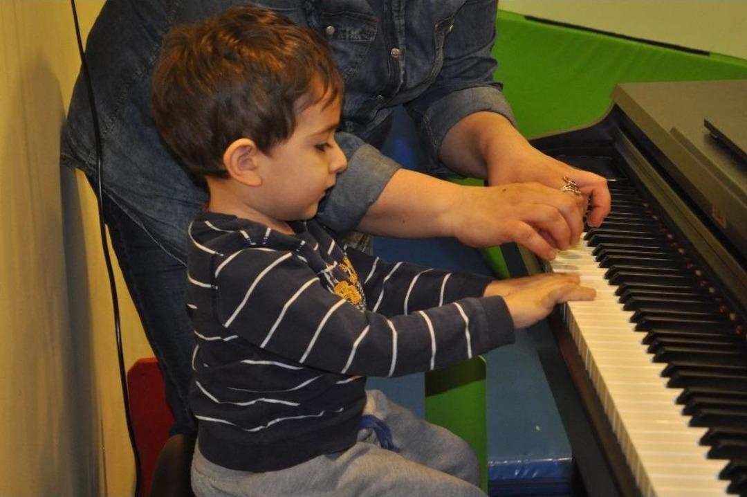 Minik Parmaklar Piyanoda