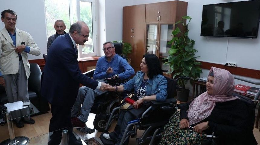 Vali &Ccedil;akacak, Engelli Bireyleri Temsil Eden Dernek &Uuml;yelerini Kabul Etti
