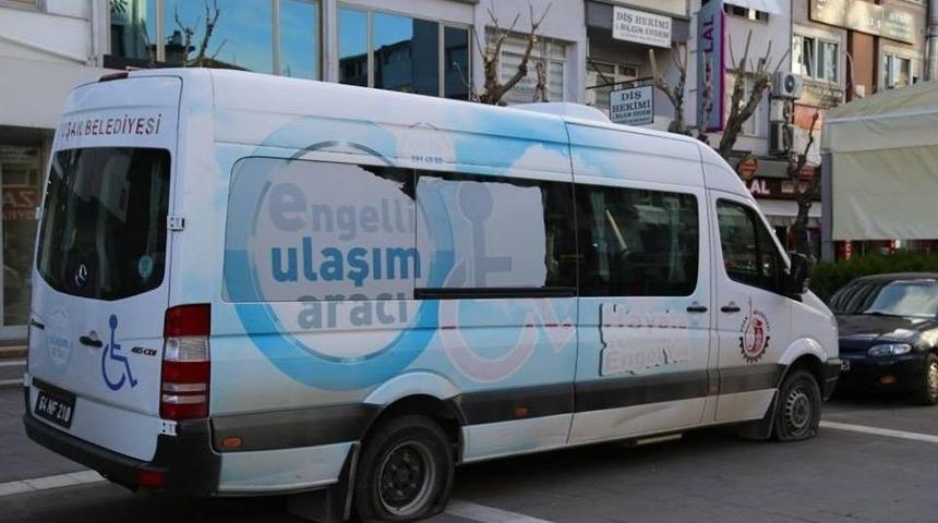 Uşak Belediyesi&rsquo;ne Ait Ara&ccedil;ların Lastikleri Kesildi