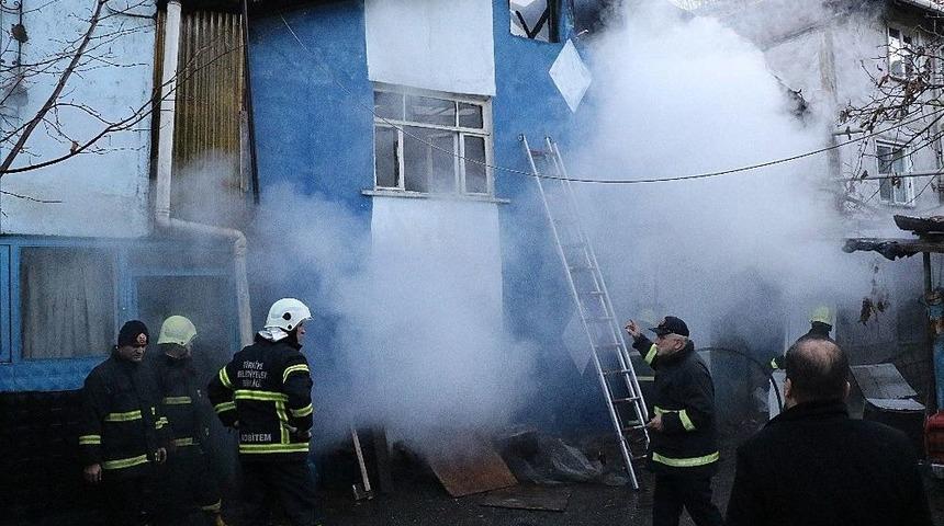 Karab&uuml;k&rsquo;te Ev Yangını