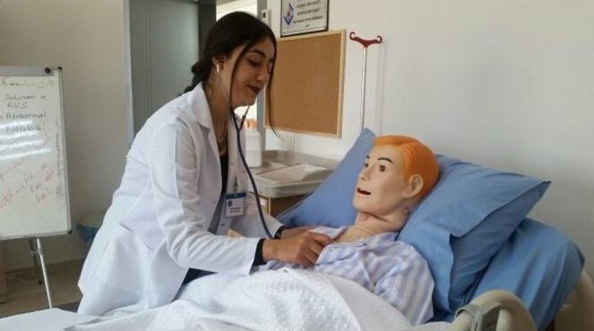 Hemşire Adaylarının İlk Hastane Deneyimi