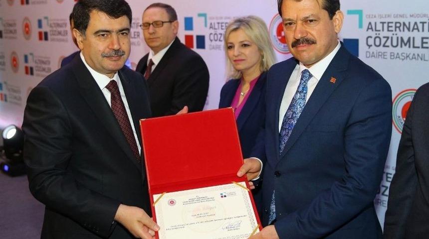 T&uuml;rkiye 3&rsquo;&uuml;nc&uuml;s&uuml; Olan Adana Uzlaştırma B&uuml;rosu &Ouml;d&uuml;le Layık G&ouml;r&uuml;ld&uuml;