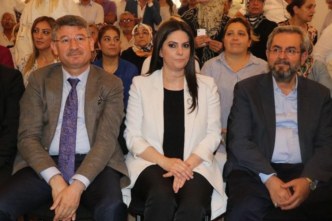 Bakan Sarıeroğlu, Topuklu Ayakkabıdan Vazge&ccedil;iyor