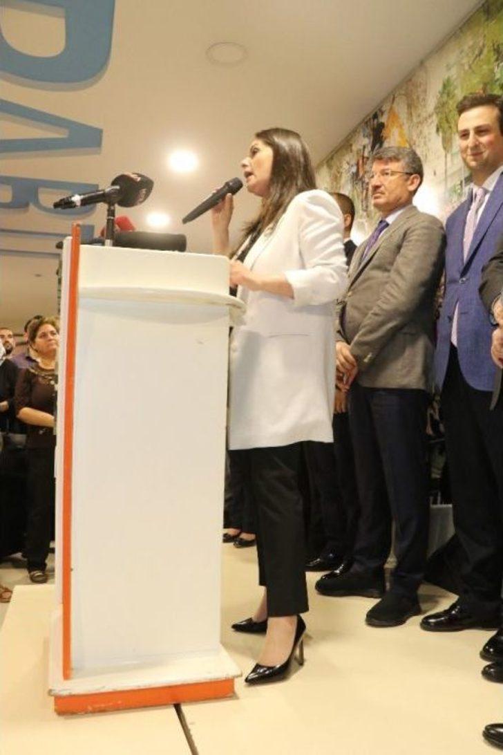 Bakan Sarıeroğlu, Topuklu Ayakkabıdan Vazgeçiyor G5