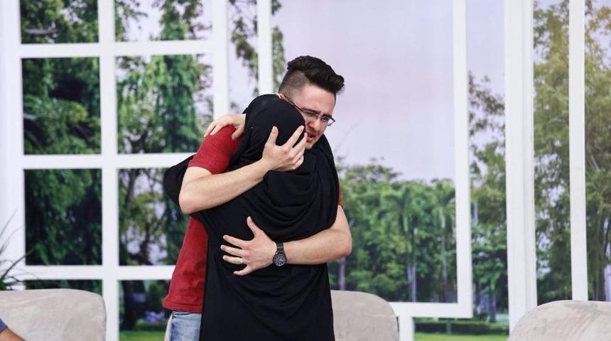 2 Aydır Haber Alınamayan Genç Aşıklar Esra Erol’da Bulundu