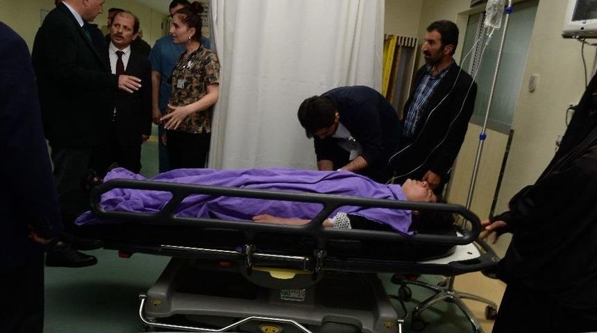 Erzurum&rsquo;da &Ouml;ğrenci Taşıyan Minib&uuml;s Devrildi: 14 Yaralı