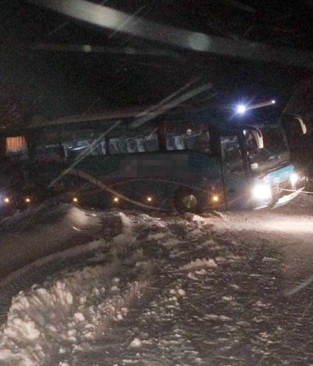 Otob&uuml;s K&ouml;y Yolunda Mahsur Kaldı 1