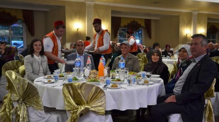 Biga&acute;da Şehit Ve Gazi Yakınlarına İftar Verildi