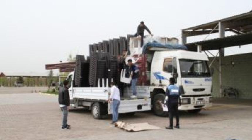 Bismil Belediyesinden Taziye Evlerine Sandalye Yardımı