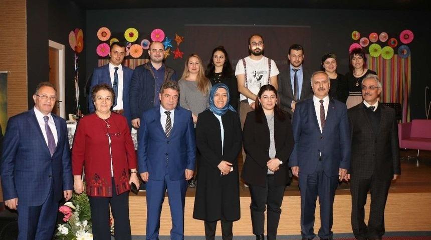 G&ouml;n&uuml;ll&uuml; Rehber &Ouml;ğretmenlerden Tiyatro G&ouml;sterisi