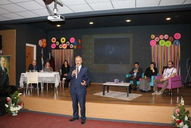 Gönüllü Rehber Öğretmenlerden Tiyatro Gösterisi 1