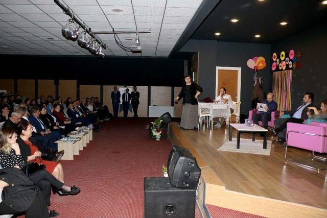 Gönüllü Rehber Öğretmenlerden Tiyatro Gösterisi 2