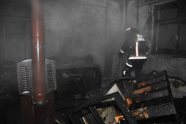 Yanan Evinin Ardından G&ouml;zyaşı D&ouml;kt&uuml; 1