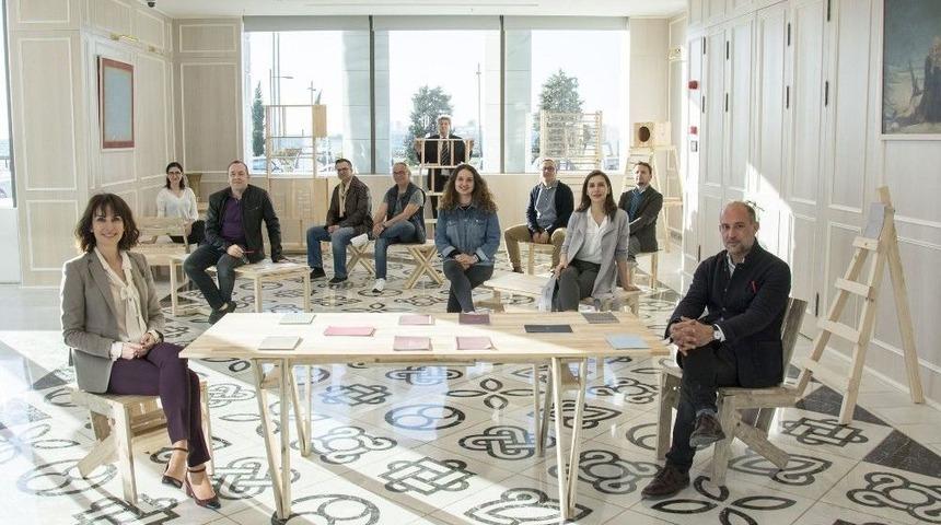 İzmir Ekonomili &Ouml;ğrencilerden &Ouml;ğreten Ve Eğlendiren Mobilyalar