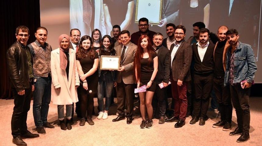 T&uuml;t&uuml;nc&uuml;, Gen&ccedil; İletişimcilerle Buluştu