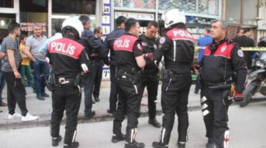 Elazığ&rsquo;da 3 Kişiyi Yaralayan 2 Ş&uuml;pheli Tutuklandı