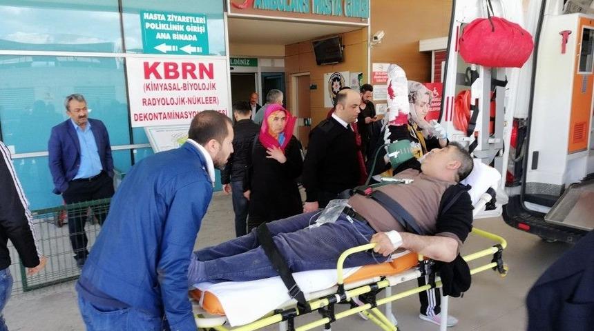 Elemanlarını Ayırmak İsterken D&ouml;ner Bı&ccedil;ağıyla Ağır Yaralandı