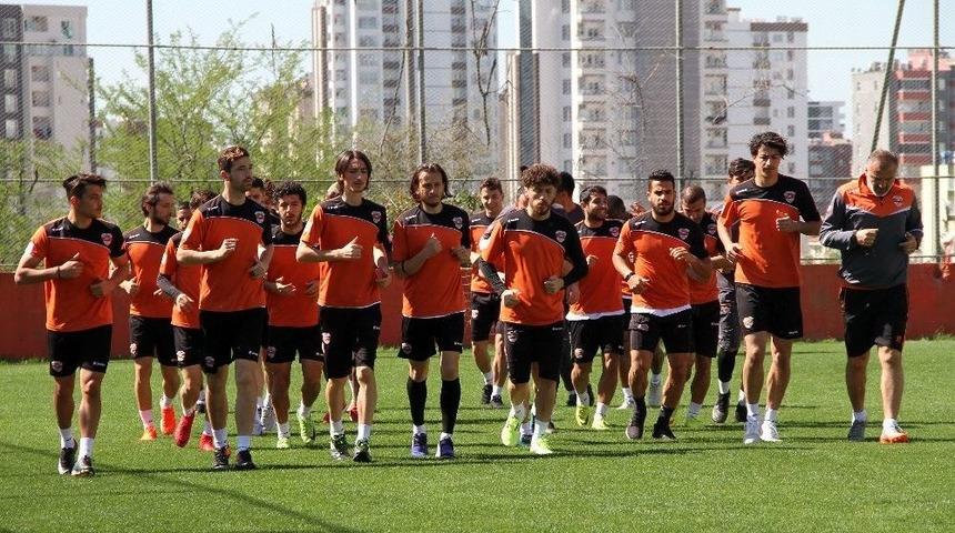 Adanaspor Ara Vermeden &Ccedil;alışmalara Başladı