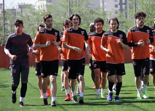 Adanaspor Ara Vermeden Çalışmalara Başladı