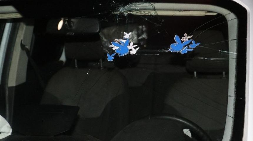 Adana&rsquo;da Park İ&ccedil;erisinde Kazalı Ve Kurşunlanmış Ara&ccedil; Bulundu