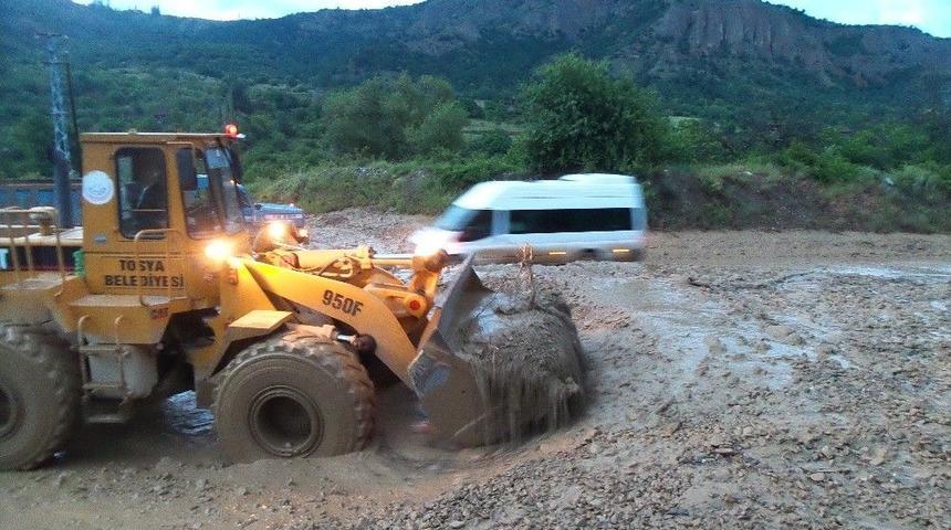Tosya-kastamonu Yolu Heyelan Ve Selden Ara&ccedil; Trafiğine Kapandı
