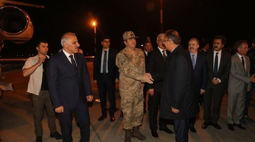 Bakan &Ouml;zhaseki Van&rsquo;dan Ayrıldı