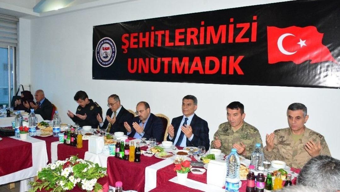 Tatvan&rsquo;da Şehit Ve Gazi Yakınlarına Y&ouml;nelik İftar Yemeği Verildi