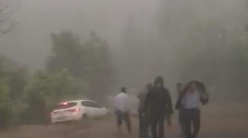 Onlar Ara&ccedil;larını Kurtarmaya &Ccedil;alışırken Eşleri Salavat Getirdi