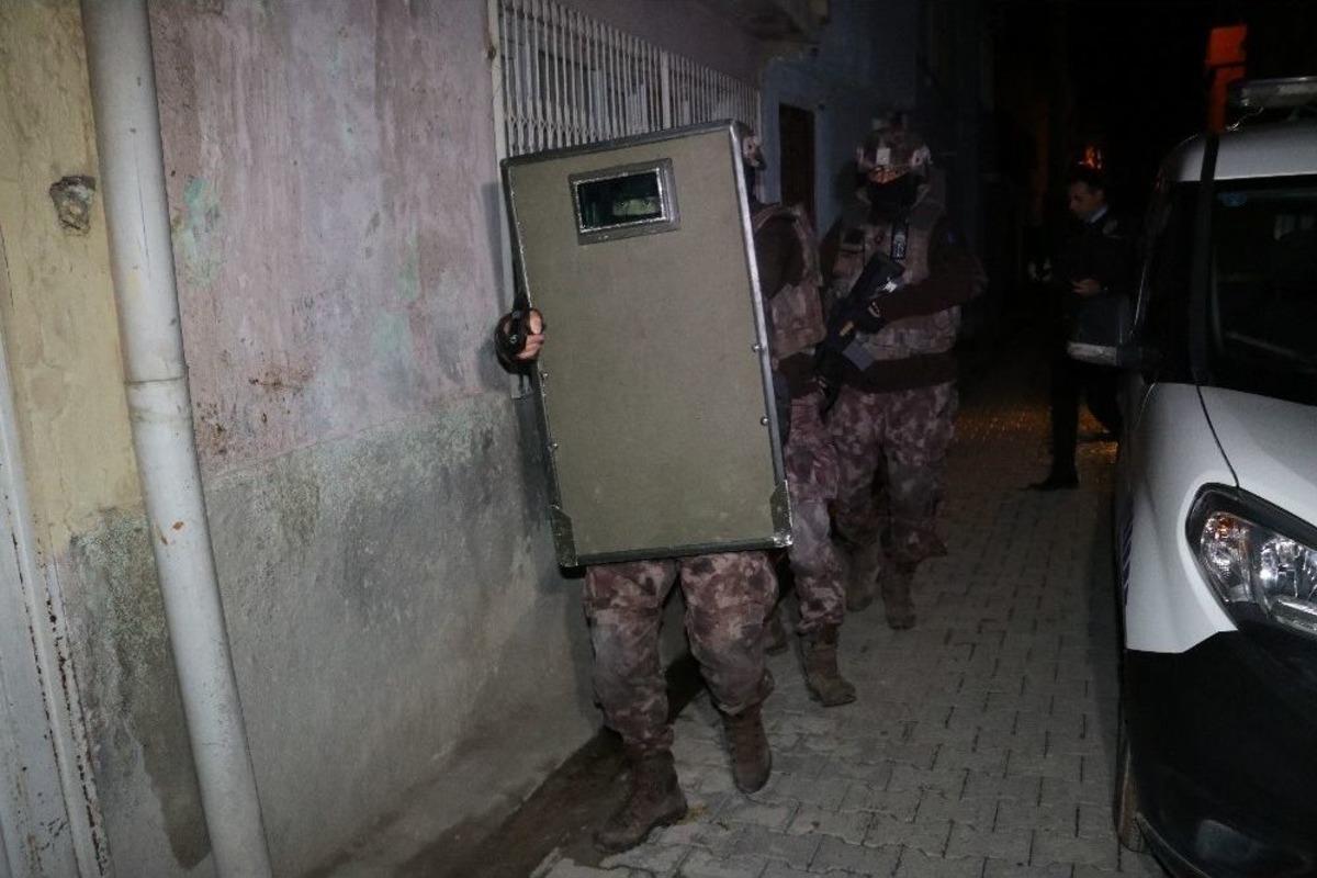 Adana&rsquo;da Deaş Operasyonu: 12 Suriyeliye G&ouml;zaltı