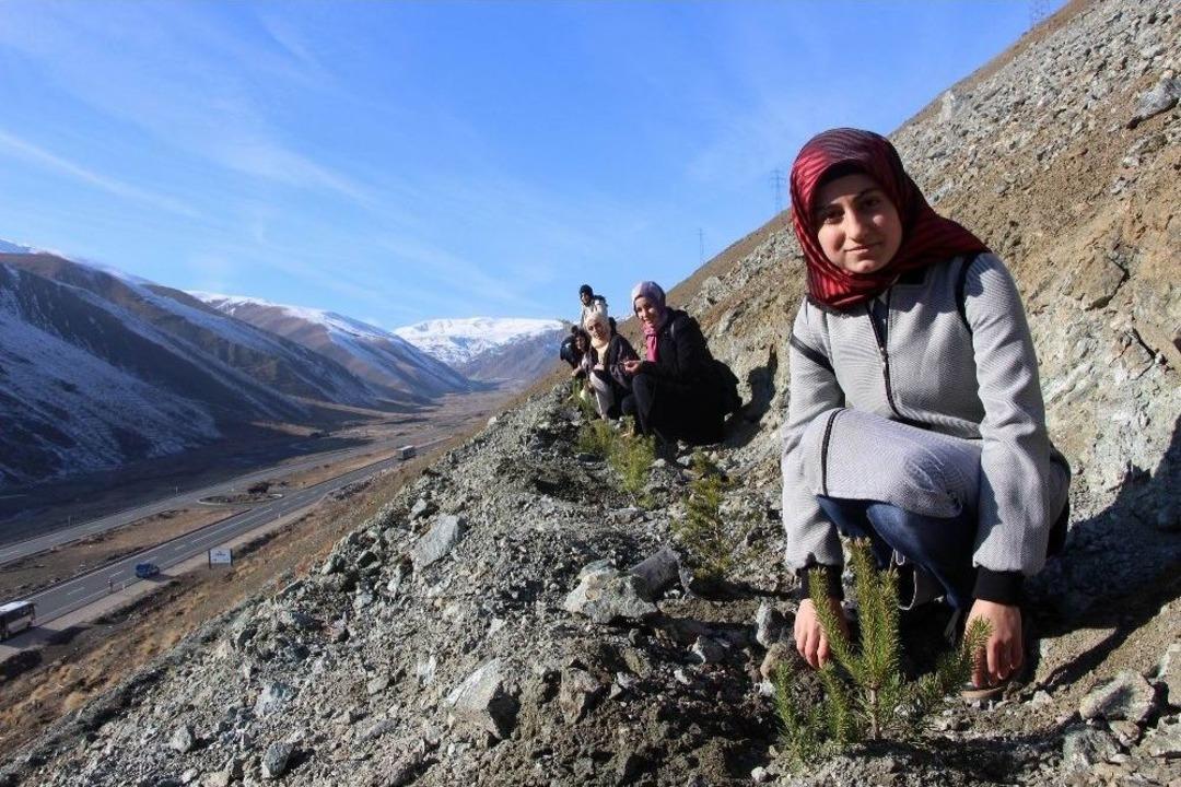 Erzincan&rsquo;da Kyk&rsquo;lı Gen&ccedil;ler Gelecek İ&ccedil;in Fidan Dikti