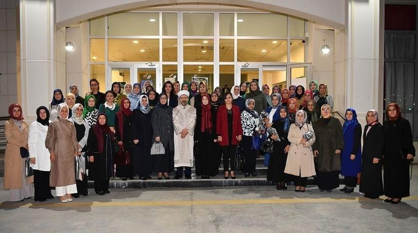 Diyanet İşleri Başkanı Erbaş, Kadın Stk Temsilcileriyle İftarda Bir Araya Geldi