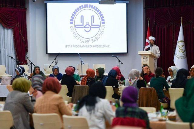 Diyanet İşleri Başkanı Erbaş, Kadın Stk Temsilcileriyle İftarda Bir Araya Geldi