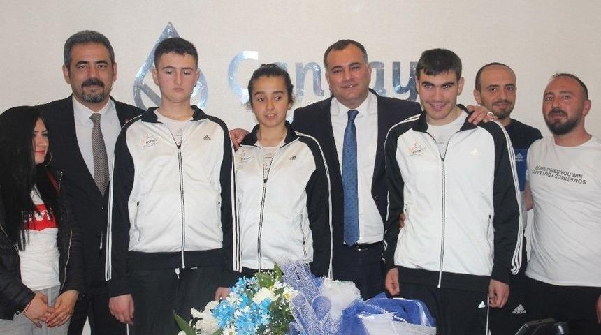 &Ccedil;ankaya Belediye Başkanı Taşdelen Otizmli &Ccedil;ocukları Ağırladı