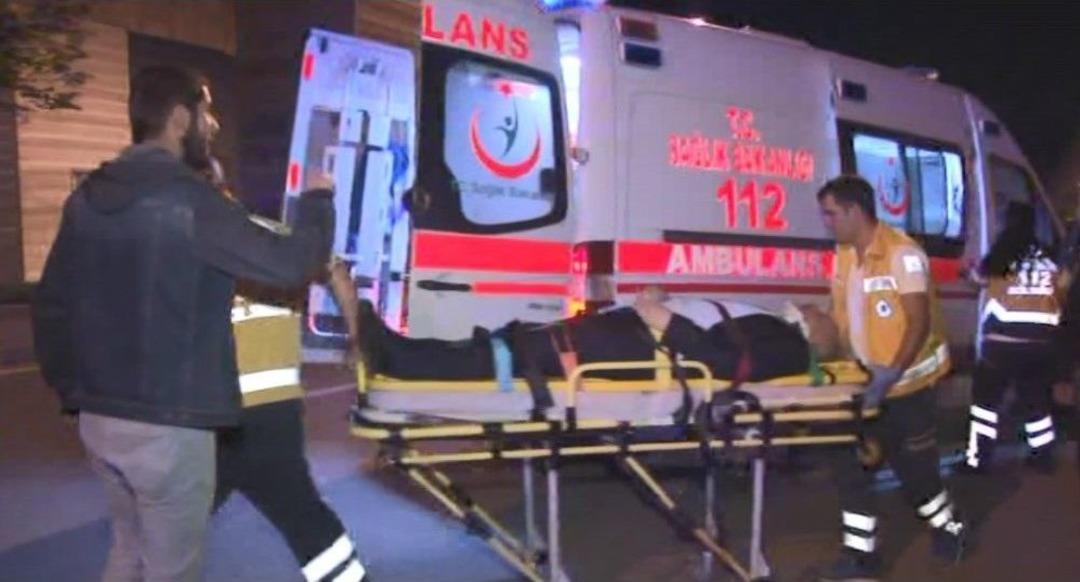 Ankara&rsquo;da Karşıt G&ouml;r&uuml;şl&uuml; Partililer Arasında Bayrak Kavgası: 2 Yaralı