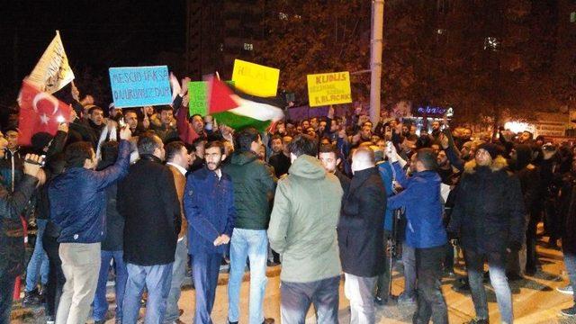 Abd Temsilciliği Önünde Dualı Kudüs Protestosu