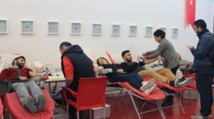 Prof. Dr. &Ccedil;ağrı Erhan &ldquo;kan Bağışı Bilinci Var Ama Kan Verme Alışkanlığımız Yok&rdquo;