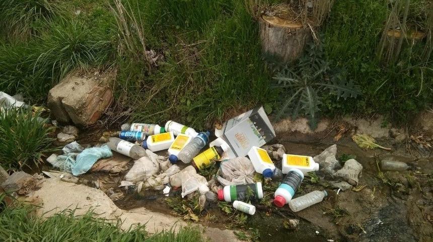 Hisarcık&rsquo;ta Zirai İla&ccedil; Kutuları Tehlike Sa&ccedil;ıyor