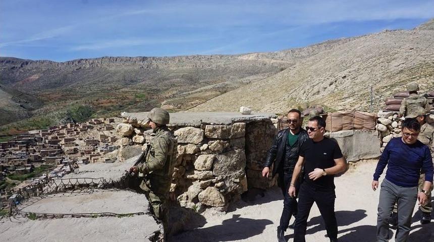 Gerc&uuml;ş Kaymakamı Asker Ve Korucuları Mevzide Ziyaret Etti