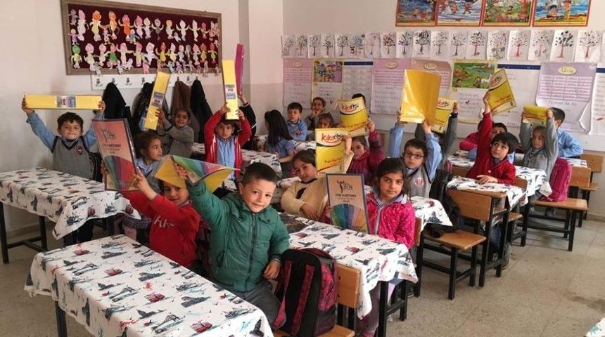 Bilgievi &Ouml;ğrencilerinden Siirtli &Ouml;ğrencilere Kırtasiye Ve Giyecek Yardımı