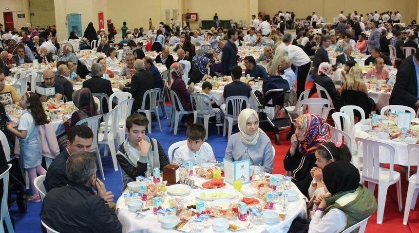 İstanbul&rsquo;da Yaşayan Konyalılar Kto Karatay &Uuml;niversitesi İftarında Bir Araya Geldi