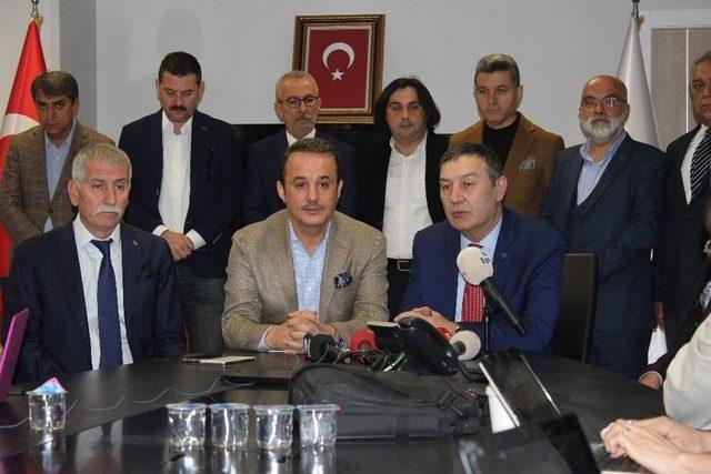 İzmir’de Mhp’den Ak Parti’ye Ziyaret