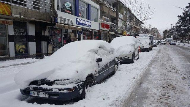 Tatvan’da Kar Yağışı