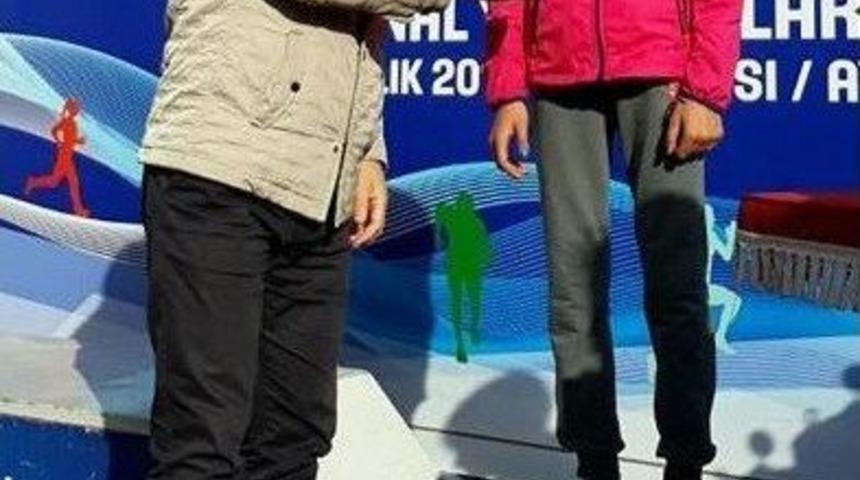 Vanlı Atletizmciler Aydın&rsquo;dan Madalyalarla D&ouml;nd&uuml;ler