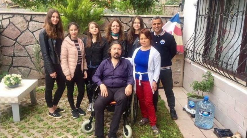 Liseli Öğrenciler, Engelli Vatandaşın Yürüyen Ayakları Oldu