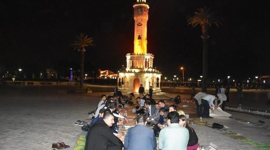 Tarihi Meydanda Sahur Yaptılar