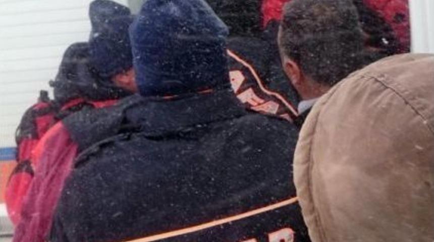 Donmak &Uuml;zere Olan &Ccedil;oban Afad Ekiplerince Son Anda Kurtarıldı